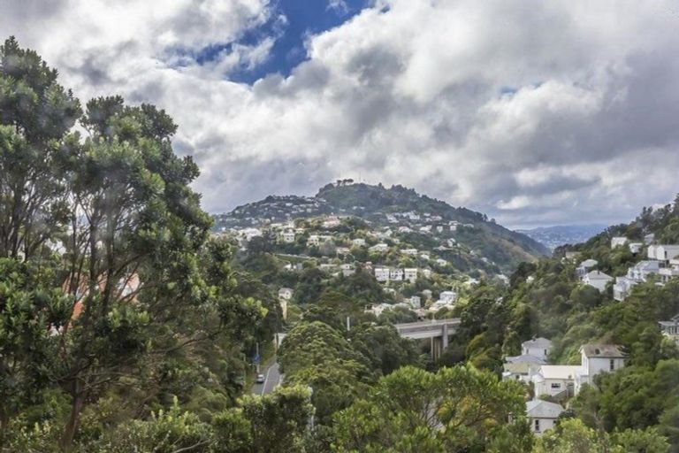 Photo of property in 2 Cluny Avenue, Kelburn, Wellington, 6012