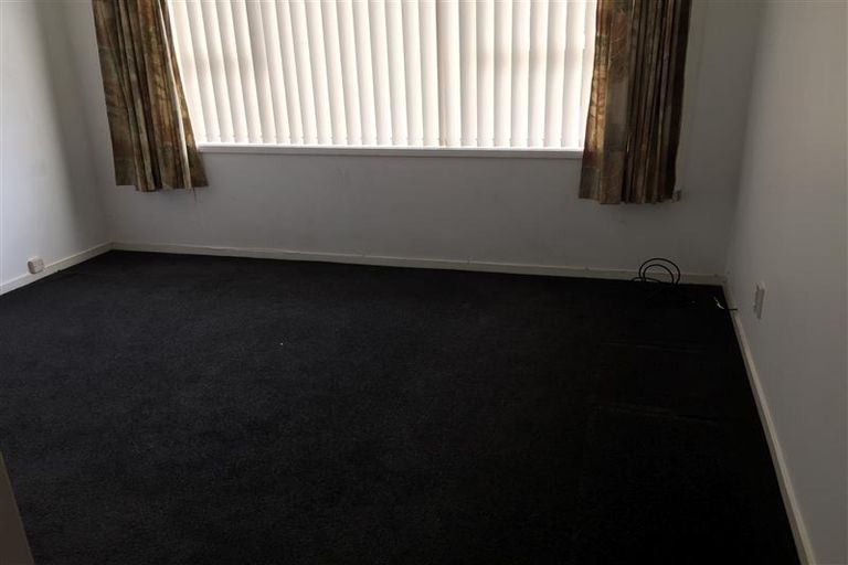 Photo of property in 1/4220 Great North Road, Glendene, Auckland, 0602