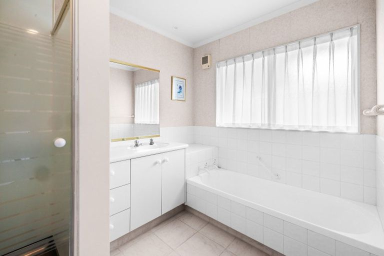 Photo of property in 11 Kingsgate Row, Havelock North, 4130