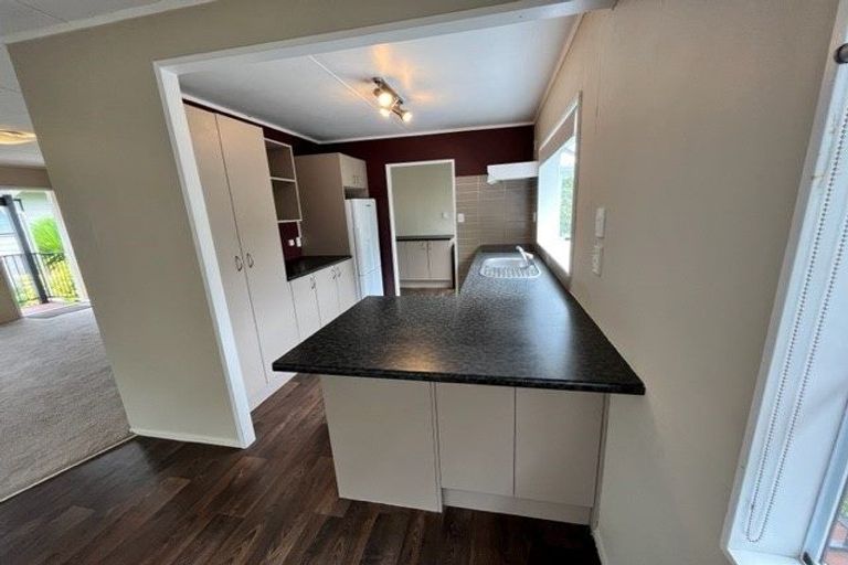 Photo of property in 2/34 Sandgate Avenue, Botany Downs, Auckland, 2010