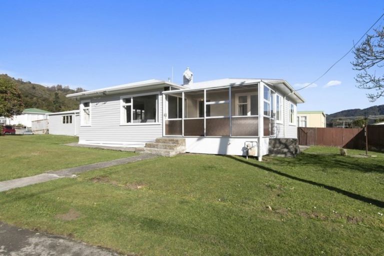 Photo of property in 61 Russell Road, Wainuiomata, Lower Hutt, 5014