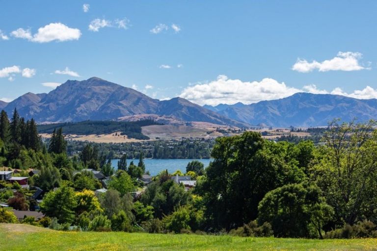 Photo of property in 4 Bramble Close, Wanaka, 9305