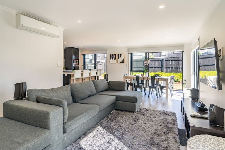 Photo of property in 1 Taraiti Crescent, Kenepuru, Porirua, 5022