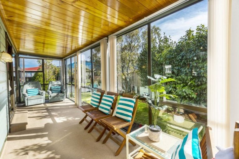 Photo of property in 8 Roband Crescent, Brown Owl, Upper Hutt, 5018