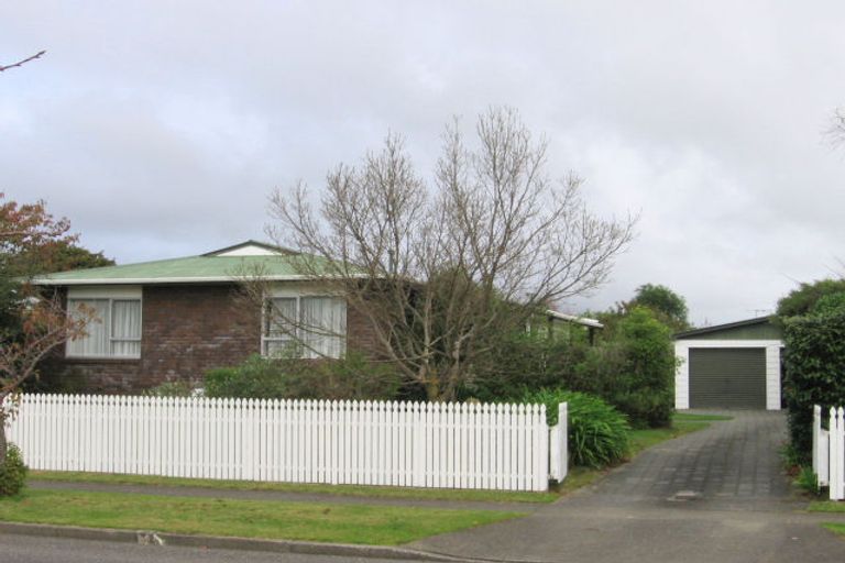Photo of property in 52 Sylvan Avenue, Waikanae, 5036