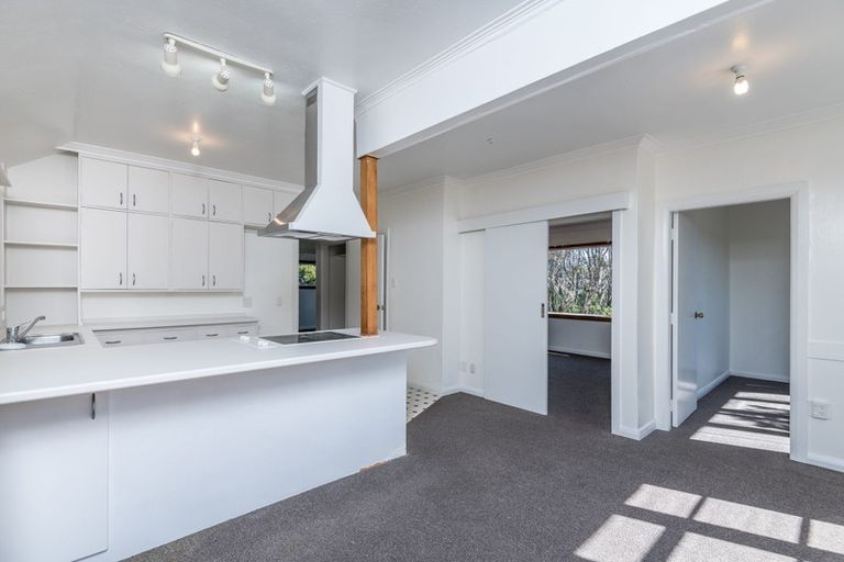 Photo of property in 11 Miles Crescent, Newlands, Wellington, 6037