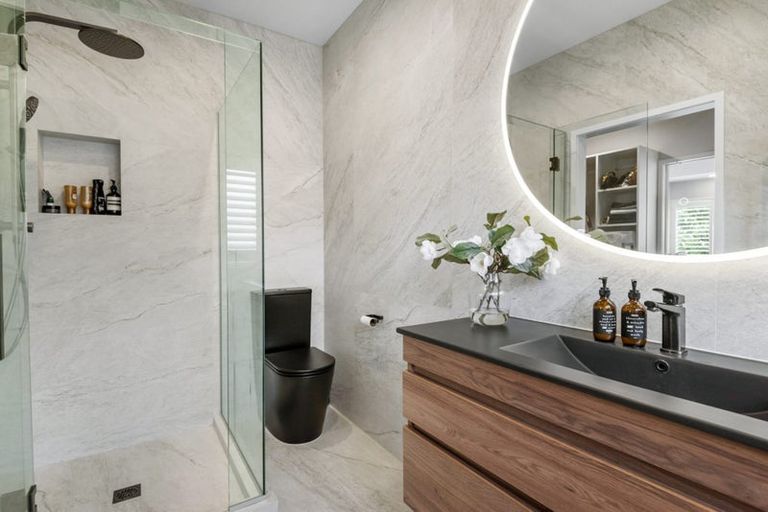 Photo of property in 24 Muritai Road, Milford, Auckland, 0620