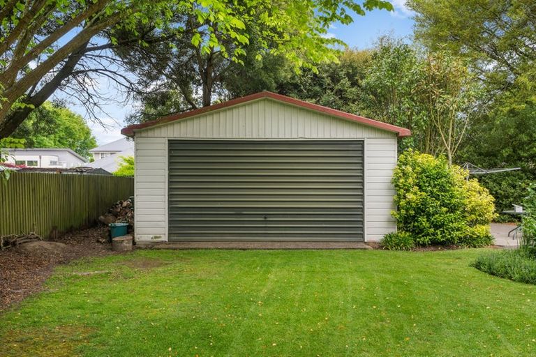 Photo of property in 16 Felstead Place, Avonhead, Christchurch, 8042