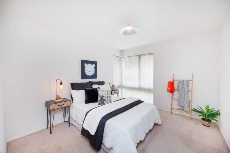 Photo of property in 17 Chilton Grove, Hokowhitu, Palmerston North, 4410