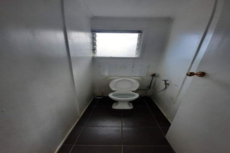 Photo of property in 2/7 Oteha Valley Road, Northcross, Auckland, 0632