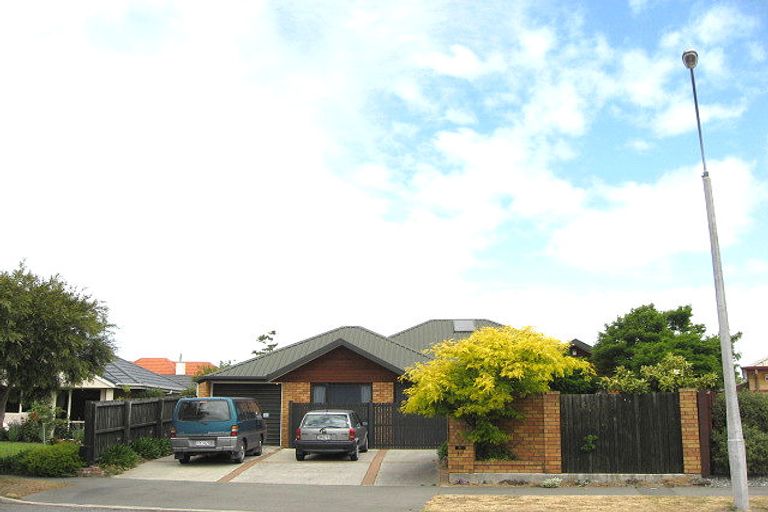 Photo of property in 16 Forest Drive, Parklands, Christchurch, 8083