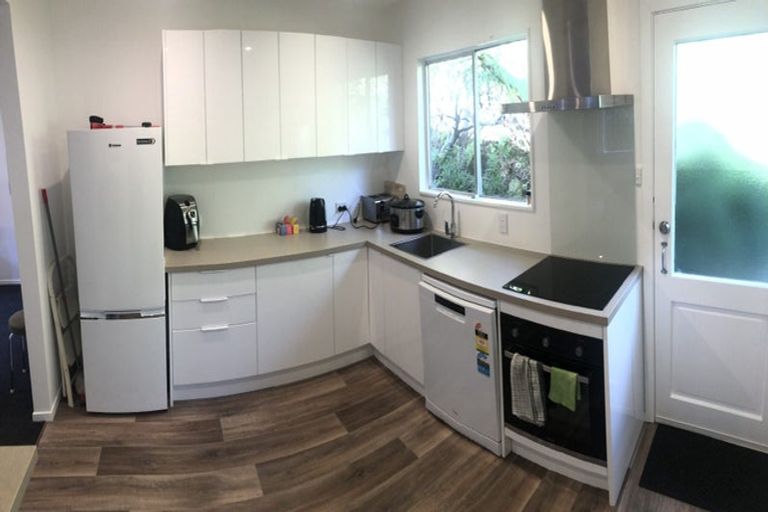 Photo of property in 3/4 Glanmire Road, Newlands, Wellington, 6037