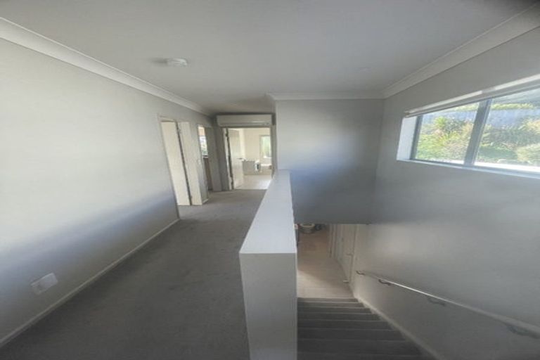 Photo of property in 6 Brindle Way, Newlands, Wellington, 6037