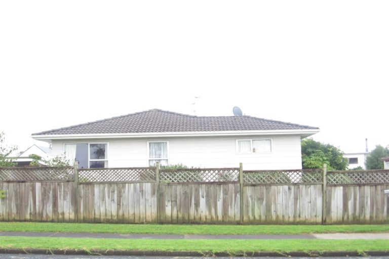 Photo of property in 2/133 Pigeon Mountain Road, Half Moon Bay, Auckland, 2012