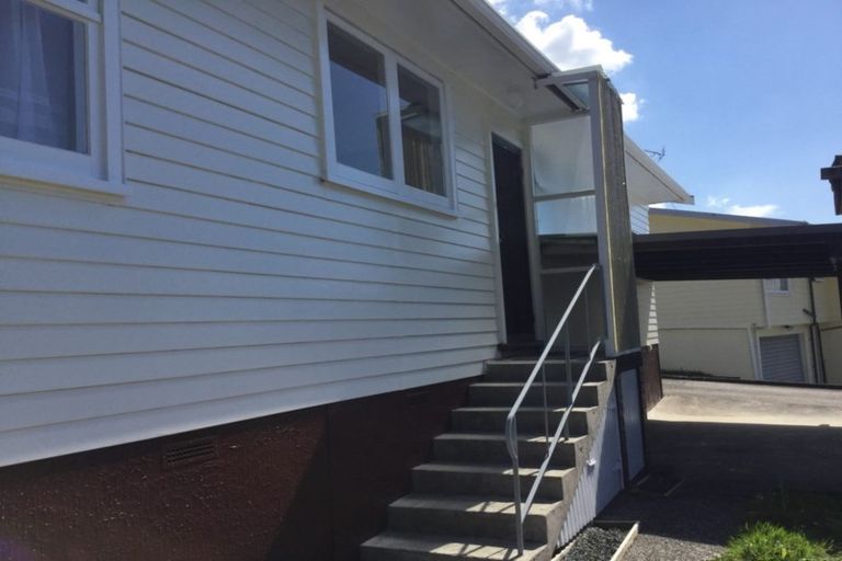 Photo of property in 2/25 Nutsey Avenue, Northcote, Auckland, 0627