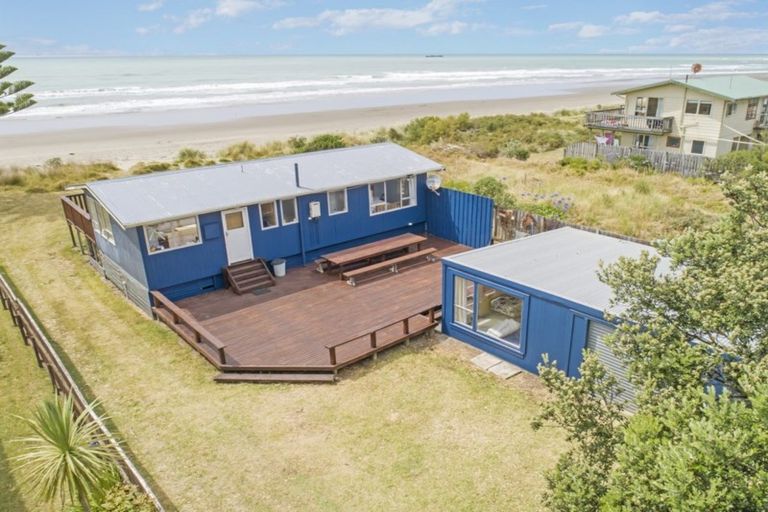 Photo of property in 143 Blue Pacific Parade, Riversdale Beach, Masterton, 5872