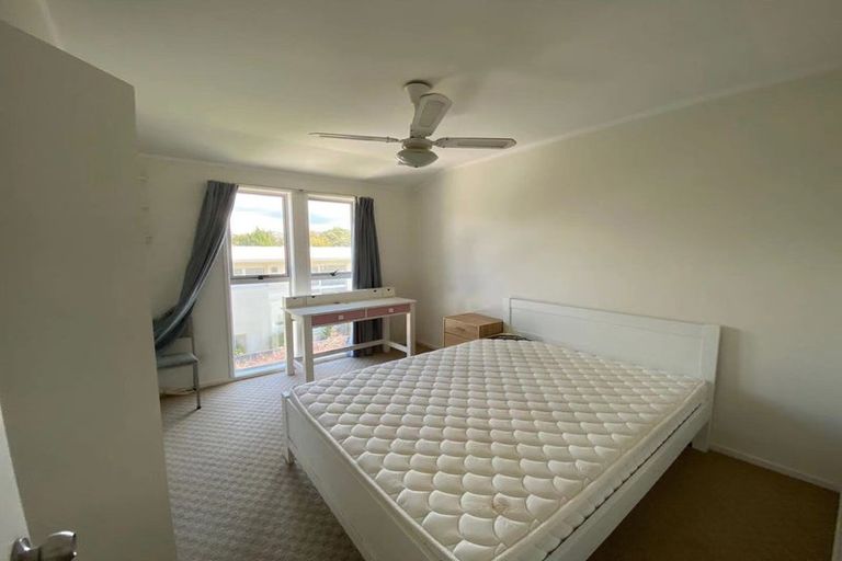 Photo of property in 6 Barlow Place, Chatswood, Auckland, 0626