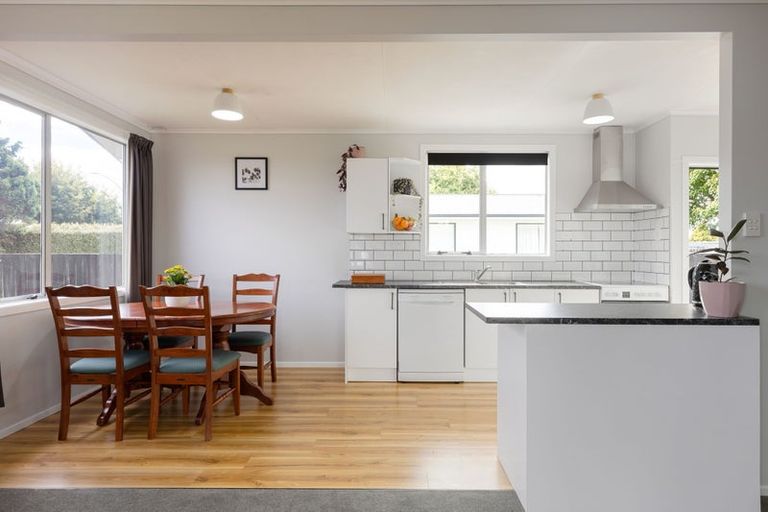 Photo of property in 103 Collins Road, Melville, Hamilton, 3206