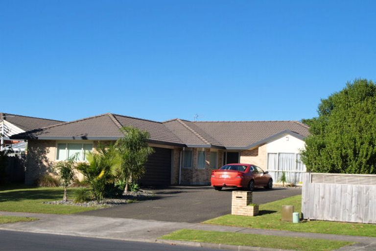 Photo of property in 160 Millhouse Drive, Golflands, Auckland, 2013