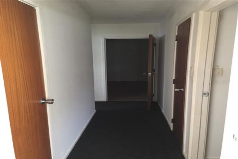 Photo of property in 1/4220 Great North Road, Glendene, Auckland, 0602