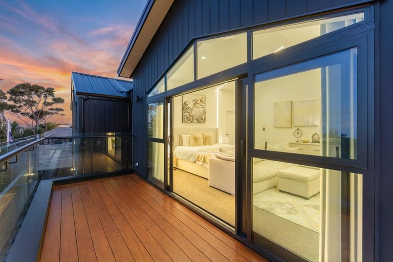 Photo of property in 4 Taku Close, Long Bay, Auckland, 0630