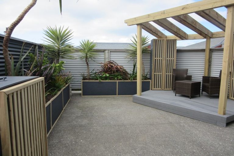 Photo of property in 8 Stone Street, Miramar, Wellington, 6022