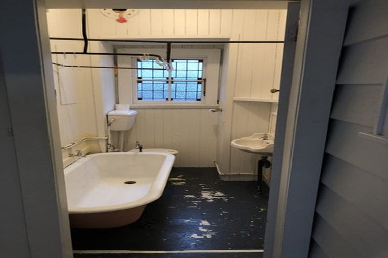 Photo of property in 15 Queens Parade, Devonport, Auckland, 0624