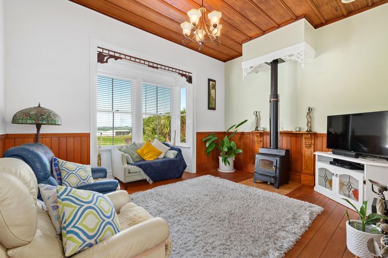 Photo of property in 73 Ranganui Road, Kaiwaka, 0573