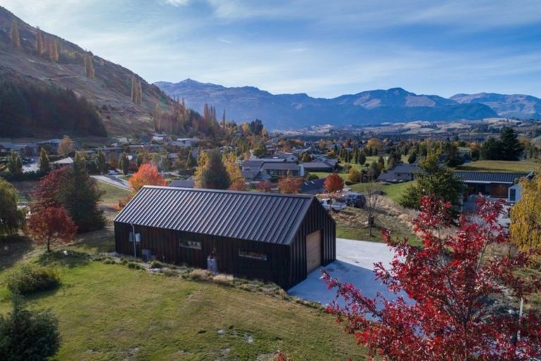 Photo of property in 14 Sherwood Court, Lower Shotover, Queenstown, 9371