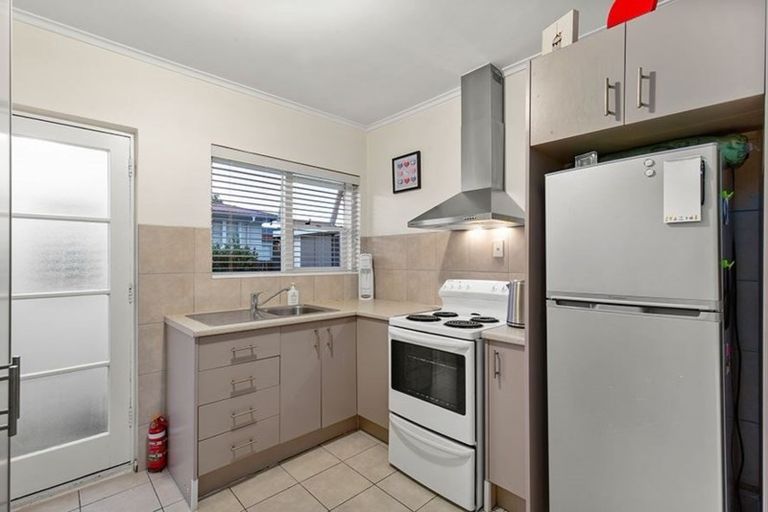 Photo of property in 2 Eastdale Road, Avondale, Auckland, 1026
