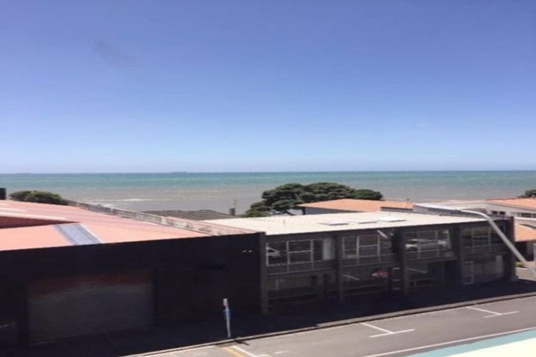 Photo of property in Devonport Apartments, 43/127 Saint Aubyn Street, New Plymouth, 4310