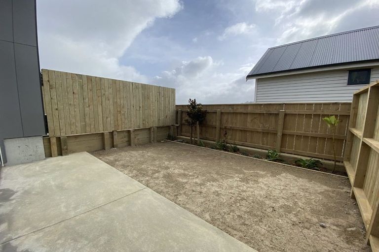 Photo of property in 4/62 Spenmoor Street, Newlands, Wellington, 6037