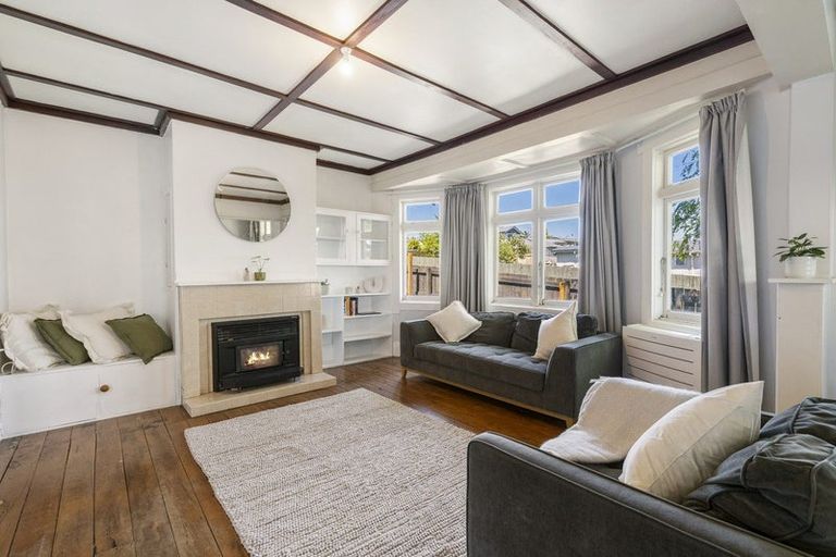 Photo of property in 1 Tapuaeotu Way, Welcome Bay, Tauranga, 3112