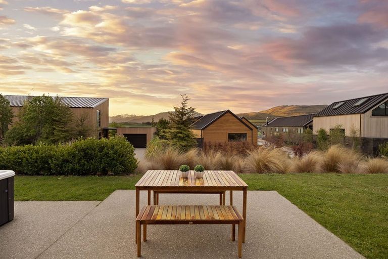 Photo of property in 17 Kerrera Lane, Jacks Point, Queenstown, 9371