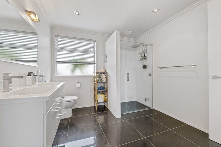 Photo of property in 9b Chilman Street, Strandon, New Plymouth, 4312