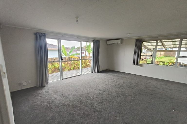 Photo of property in 2/30 Kennington Drive, Clendon Park, Auckland, 2103