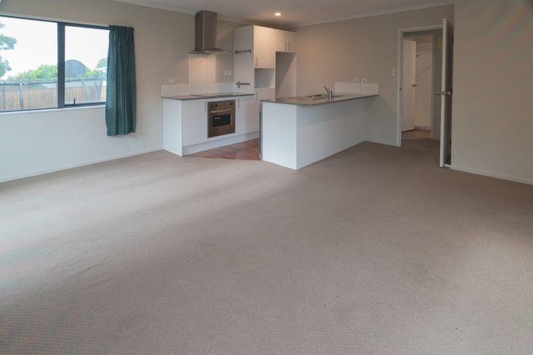 Photo of property in 86b Royal View Road, Te Atatu South, Auckland, 0610