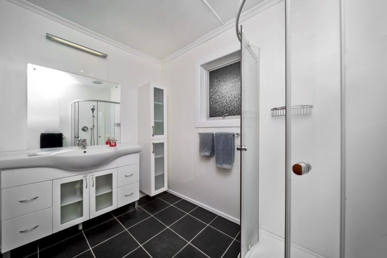 Photo of property in 12 Saxton Road, Upper Vogeltown, New Plymouth, 4310