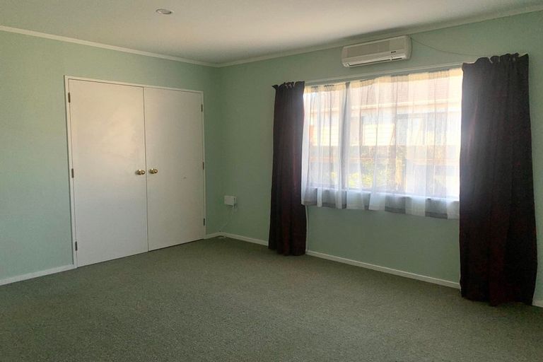 Photo of property in 2/3 Opurere Grove, Tirohanga, Lower Hutt, 5010