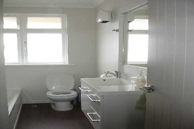 Photo of property in 3d Royal Terrace, Dunedin Central, Dunedin, 9016