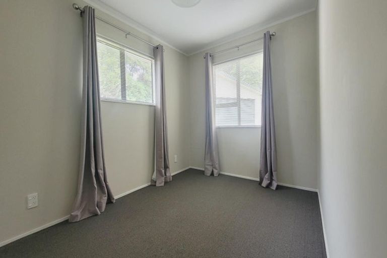 Photo of property in 1-2 Seagull Place, Whitby, Porirua, 5024