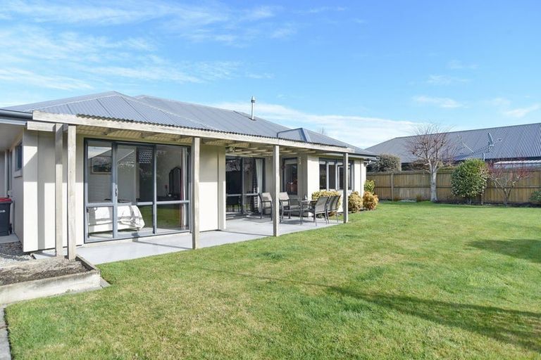 Photo of property in 8 Sheraton Place, Redwood, Christchurch, 8051