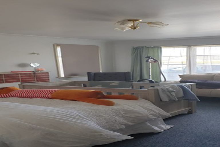 Photo of property in 28 Gibbons Street, Upper Hutt Central, Upper Hutt, 5018