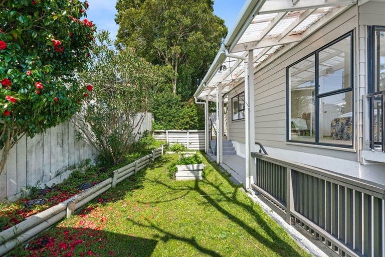 Photo of property in 9 Sungrove Rise, Sunnyvale, Auckland, 0612