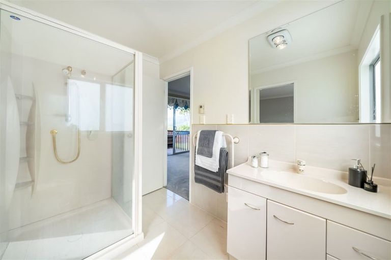 Photo of property in 13 Riverstone Drive, Riverstone Terraces, Upper Hutt, 5018