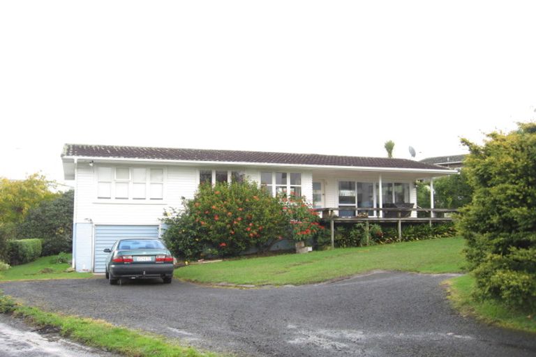 Photo of property in 77 Marine Parade, Mellons Bay, Auckland, 2014