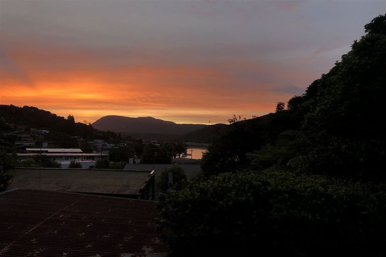 Photo of property in 12 Arthur Crescent, Waikawa, Picton, 7220