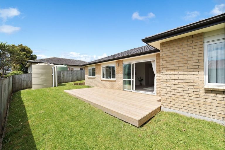 Photo of property in 5 Nirmal Place, Sunnyvale, Auckland, 0612