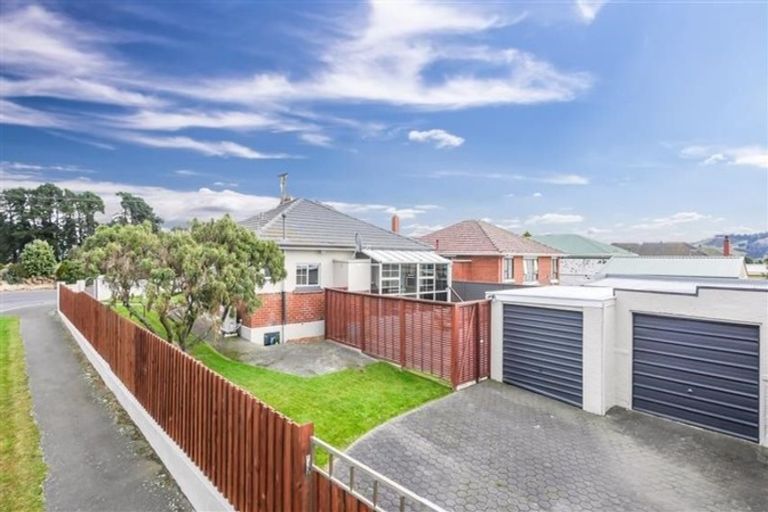 Photo of property in 27 Isadore Road, Saint Clair, Dunedin, 9012