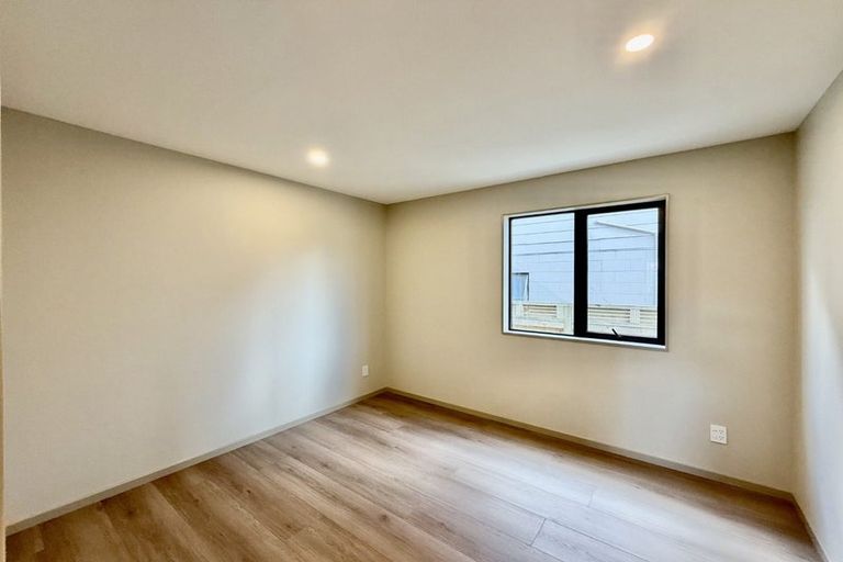Photo of property in 9a Darren Crescent, Half Moon Bay, Auckland, 2012